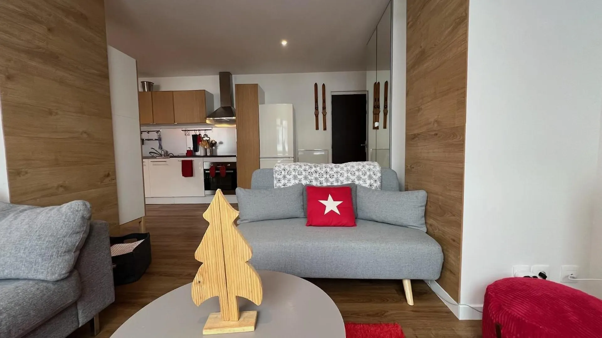 Rouge Canneberge -8 Personnes- 84M2 Vue Degagee Setaz Valloire France