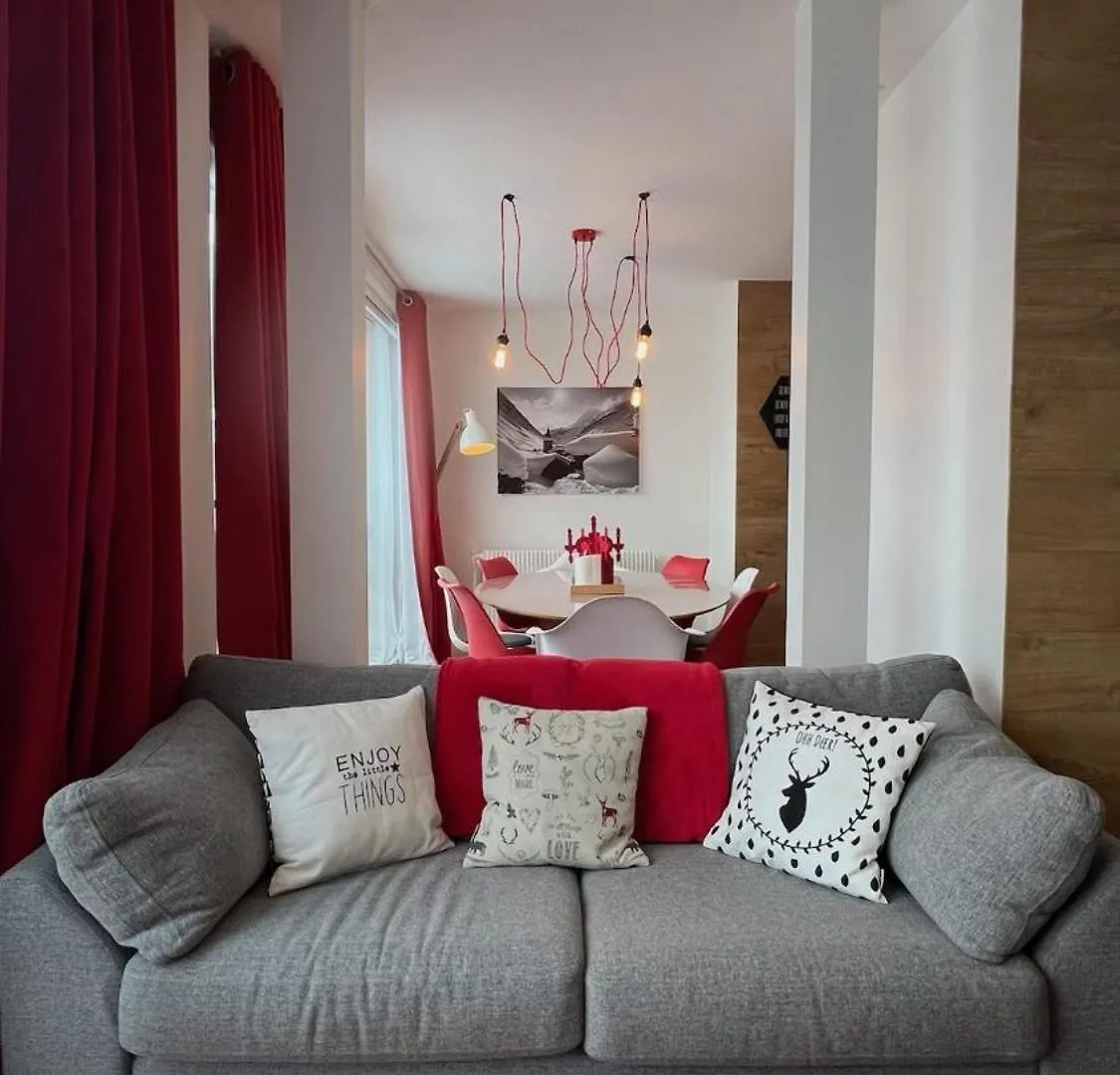Rouge Canneberge -8 Personnes- 84M2 Vue Degagee Setaz Valloire Apartment