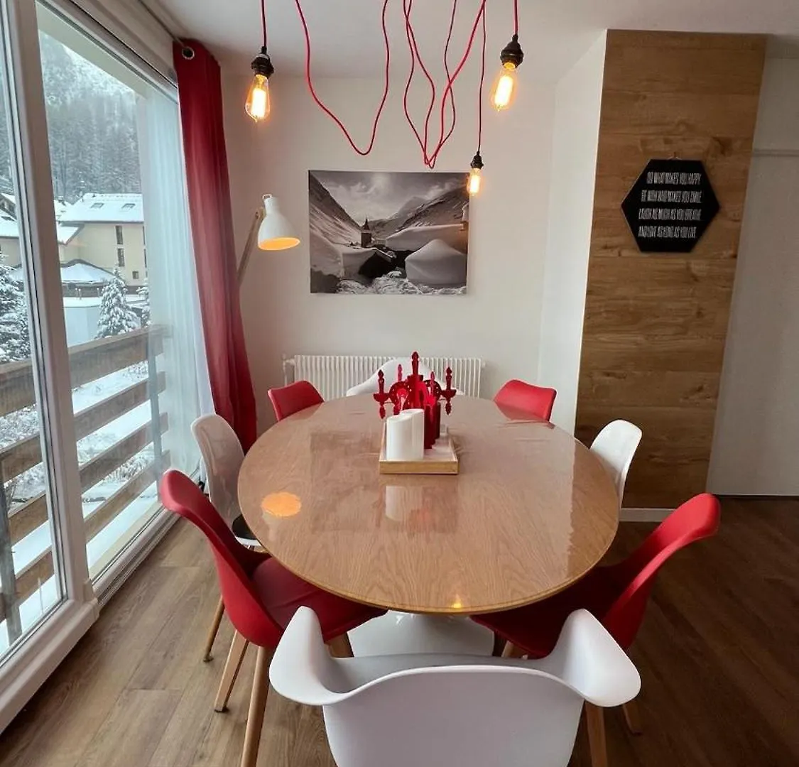 Rouge Canneberge -8 Personnes- 84M2 Vue Degagee Setaz Valloire Apartment