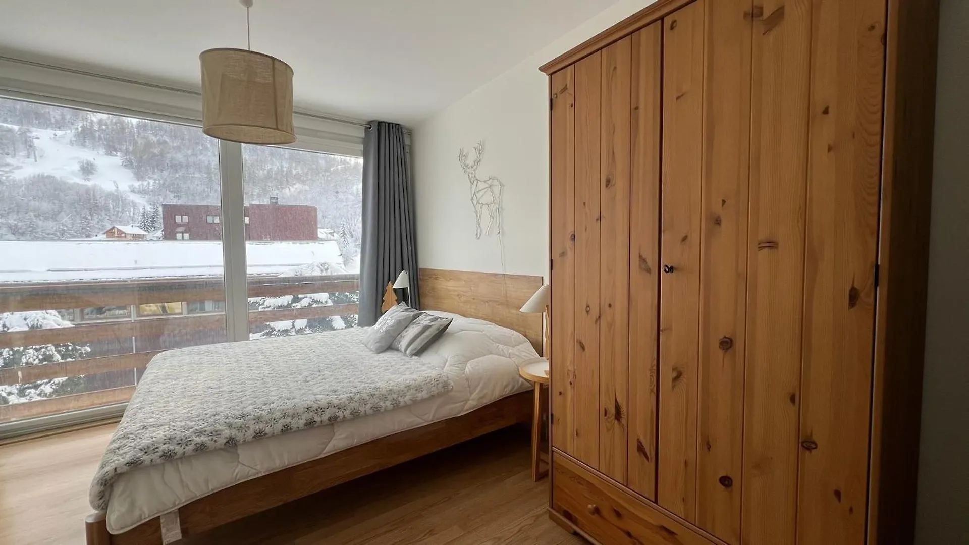 Apartment Rouge Canneberge -8 Personnes- 84M2 Vue Degagee Setaz Valloire