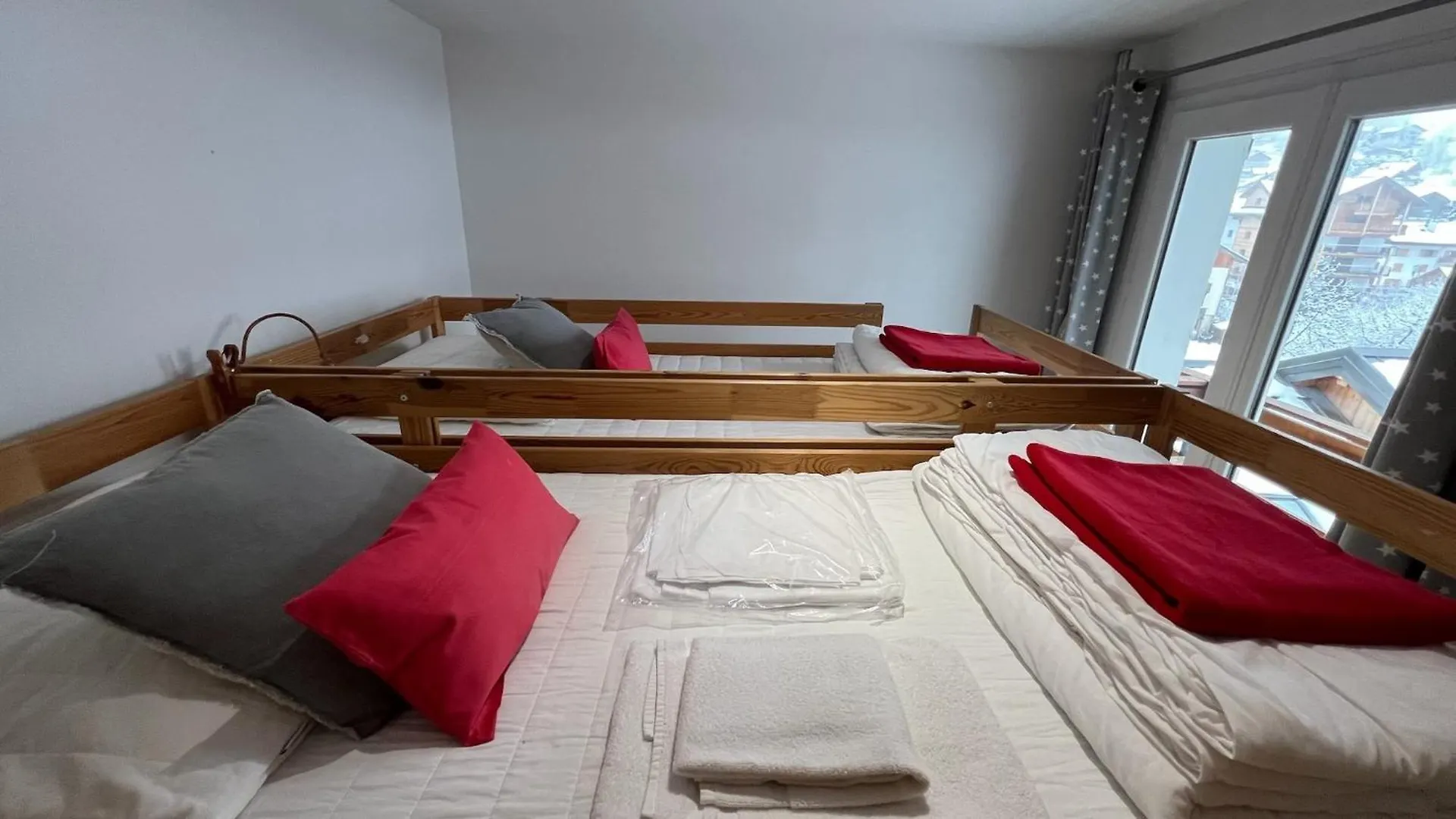 Apartment Rouge Canneberge -8 Personnes- 84M2 Vue Degagee Setaz Valloire France